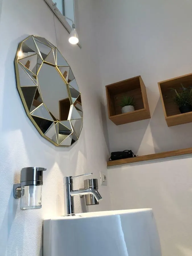 Lägenhet Appartamenti Bruzzanese Milano